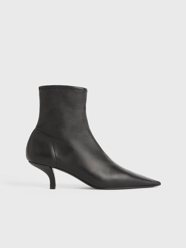 Nappa zābaki ar papēžiem un zeķēm