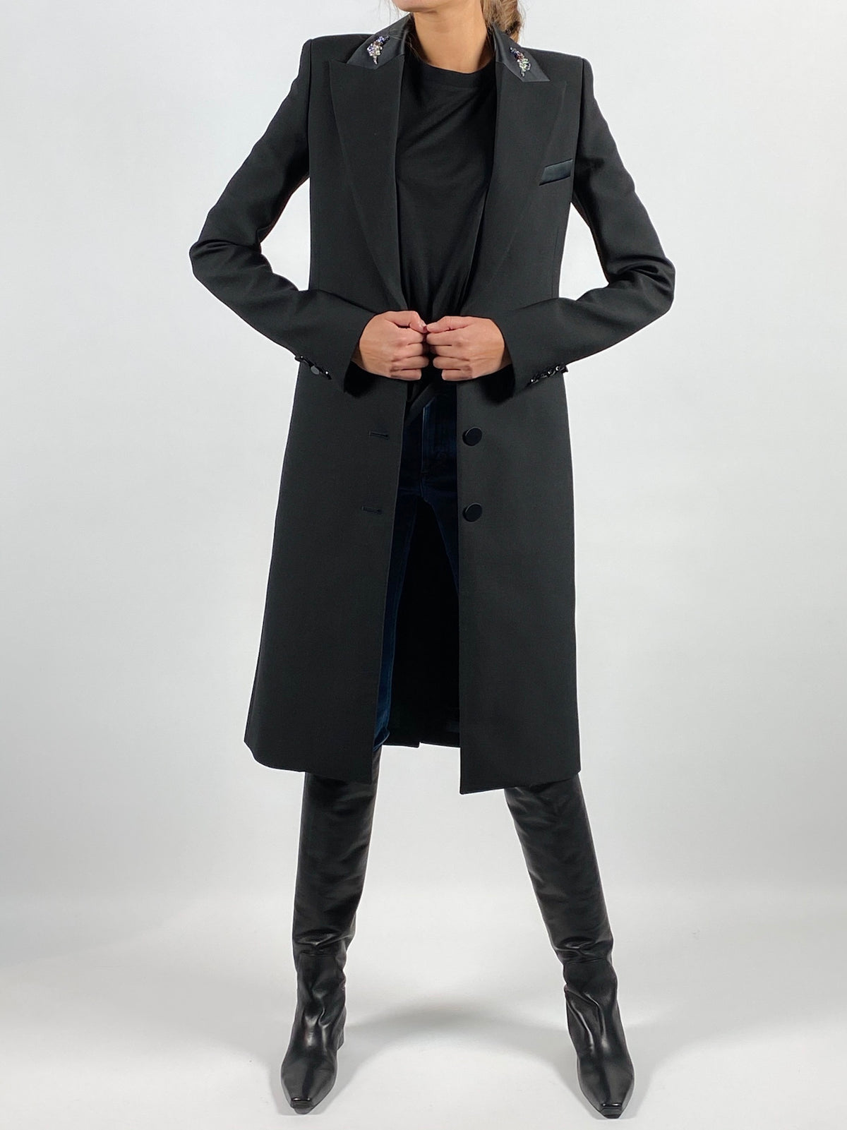 Paco Rabanne Black coat with embroidered collar – conceptstoreriga.com